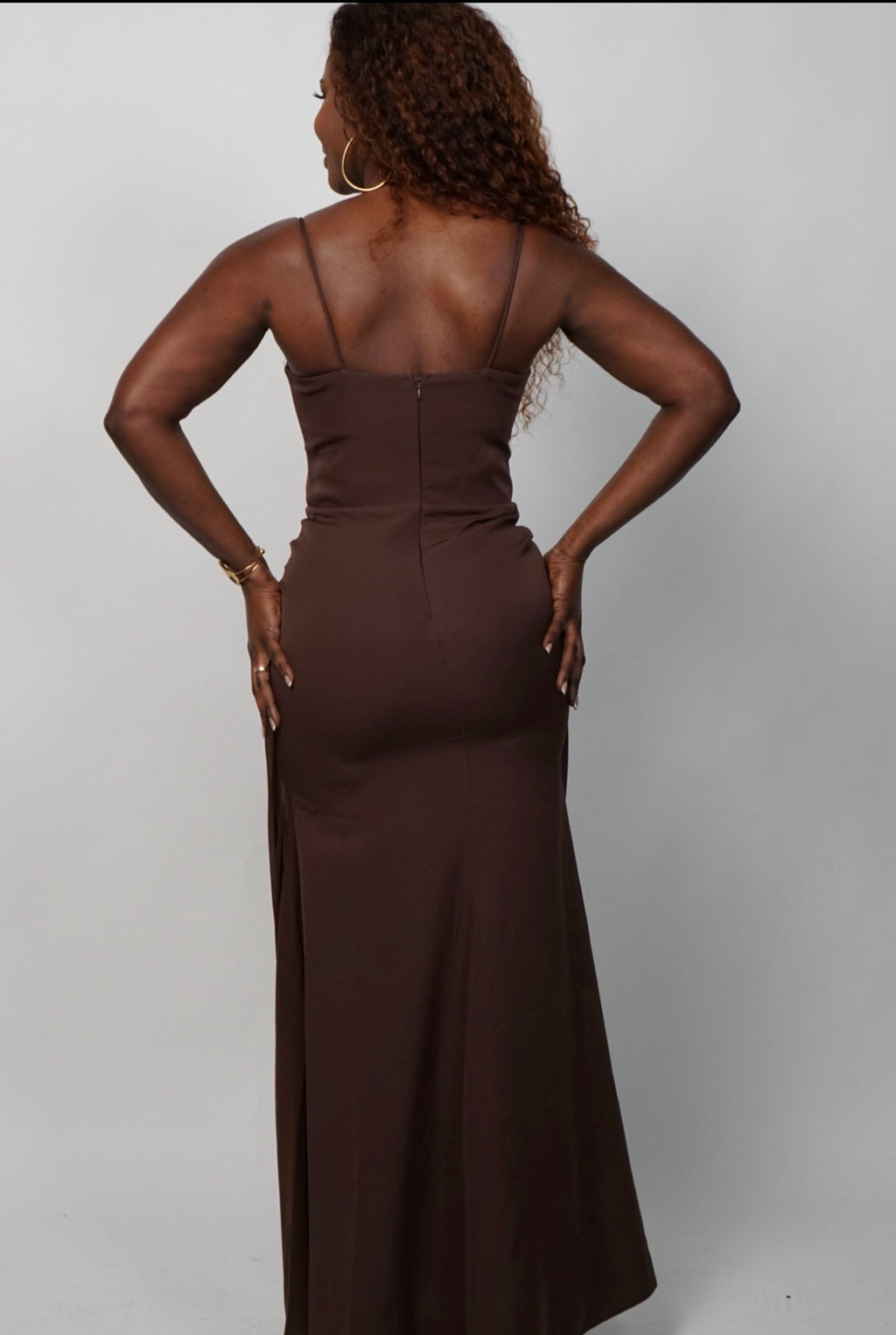 Robe longue élégante à effet drapé