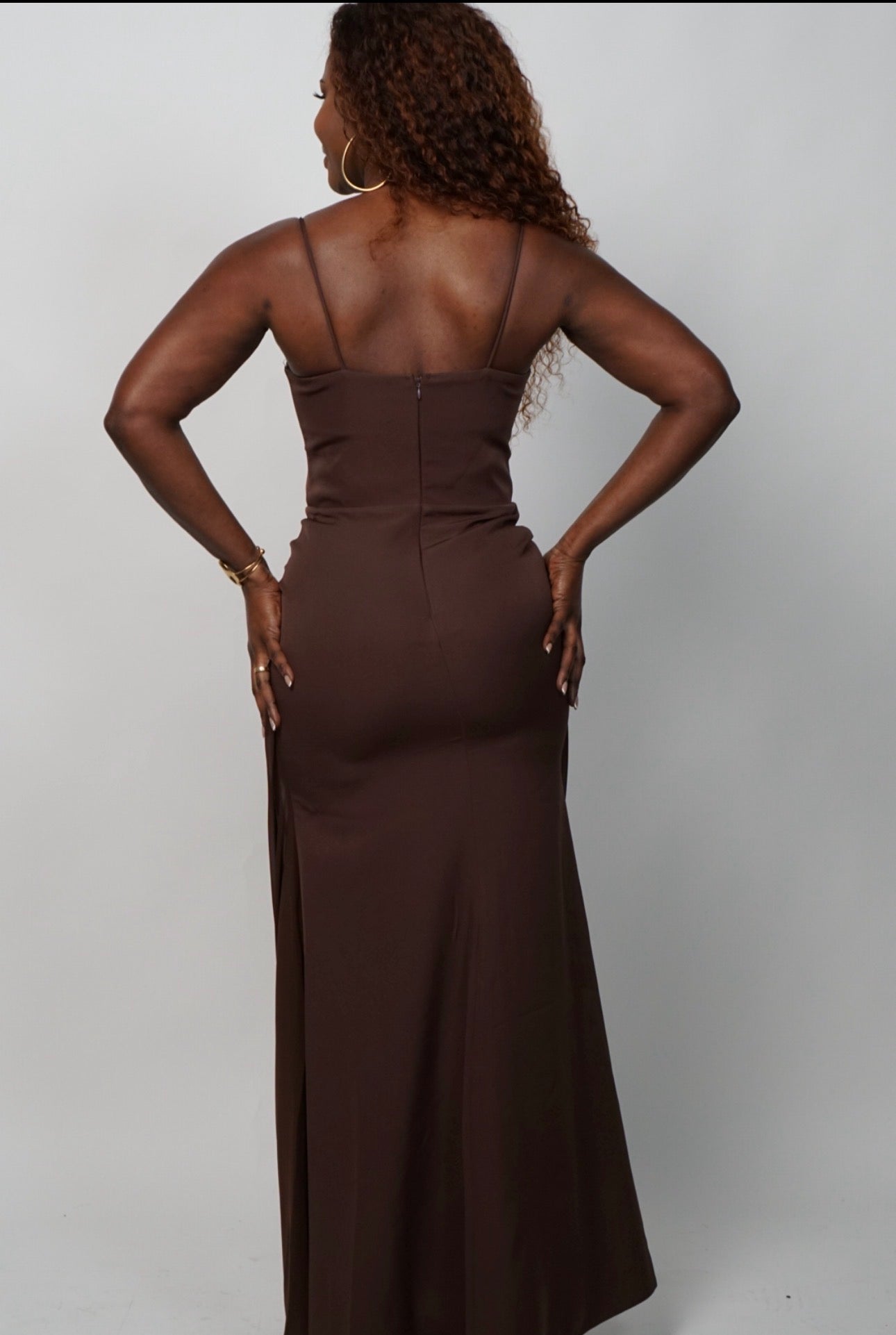 Robe longue élégante à effet drapé