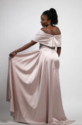 Robe de soirée satinée rose poudré